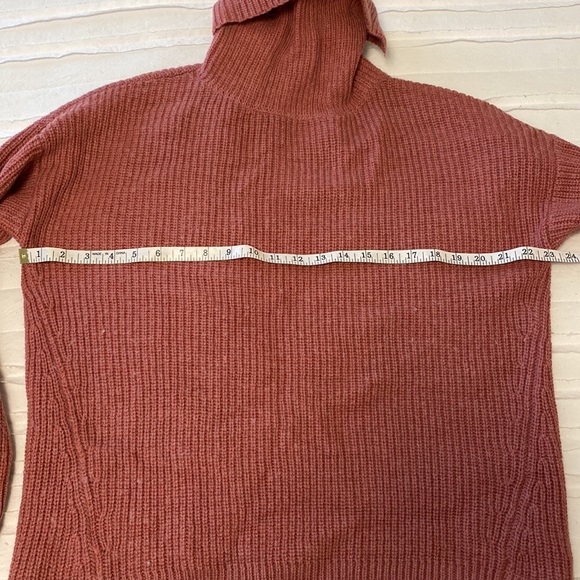 Beautiful Lou&Grey open-back turtleneck sweater - Picture 5 of 6